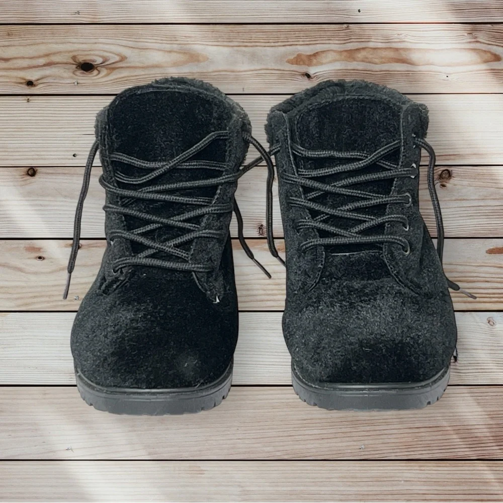 Bobbie Brooks Black Velour Faux Fur‎ Lace Up Hiking Winter Ankle Boots NWOT